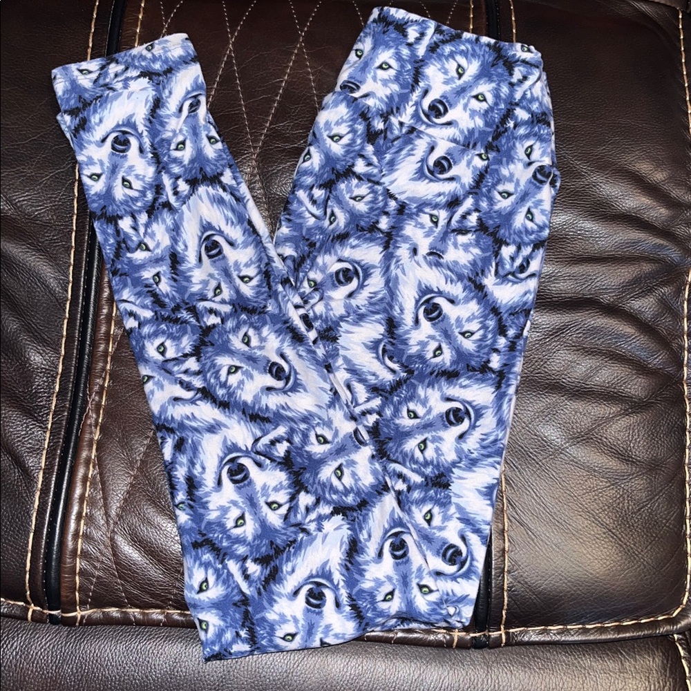 LulaRoe One Size leggings, blue & white wolf print, fits sizes 2-10